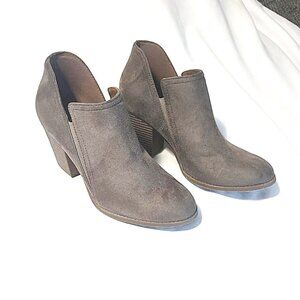 Womens Sz. 9 Ankle Booties 4in heel